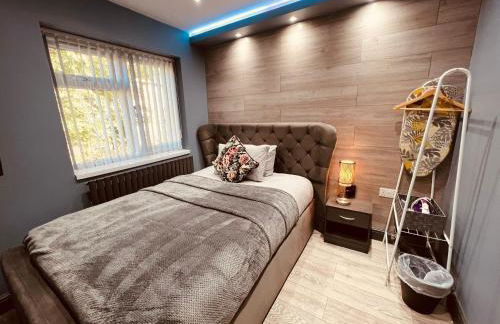 MODERN SUITES -5 Bedroom House- With FREE PARKING Birmingham city - Foto 18