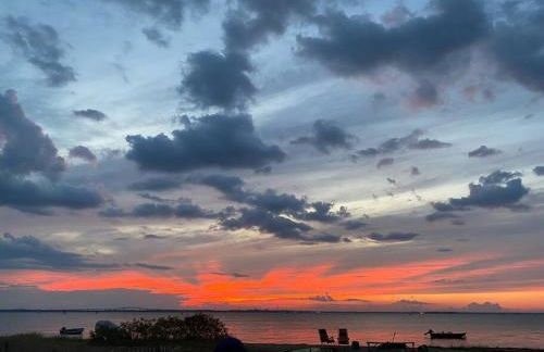 Beachfront Sunsets At Oakwood Beach - Foto 1