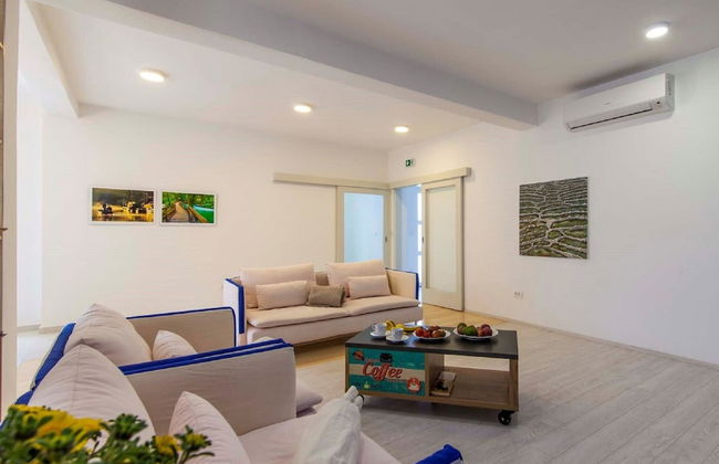 Deluxe Villa in Šibenik near Lake - Photo 13