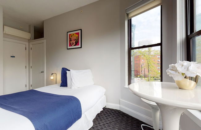 Maverick Suites at 400 Columbus Ave - Foto 13