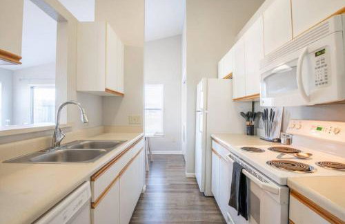 VILLA VERBENA - Sleek 3 BD in Pekin - Foto 13