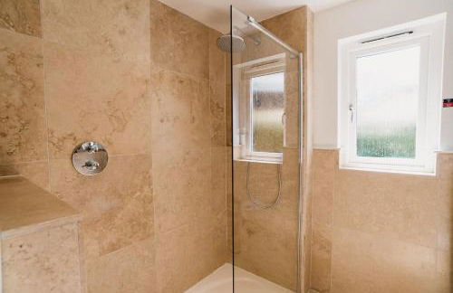 Trewhiddle Retreat V10 by Together Travel - Luxury 4-Bedroom Villa - Foto 40