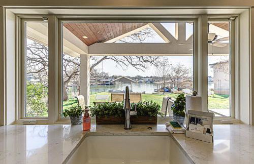 Lakefront Family Home for 12 w Picturesque Views & Patio - Foto 13