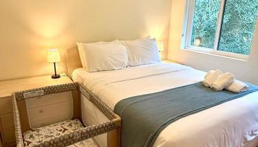 Luxury Family Retreat on Mercer Island Pet-Friendly, Pool Table, Patio & Near Seattle - Book Now & Save! - Foto 5