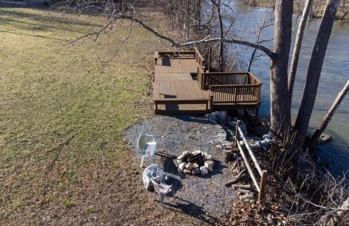 Riverfront Home (Apartment and Bar) - Foto 39