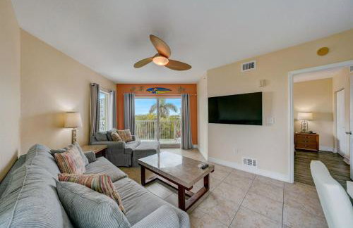 Spacious 2BR Oasis Steps to Treasure Island Beach - Foto 1