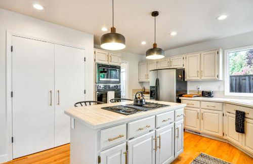 Near Shops and Cafes Beaverton Haven with Luxe Decor! - Foto 9