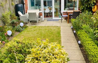 Stunning Seafront House with garden and private parking - Foto 49