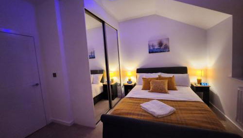 Beautifully Fab 3 bedroom 4 beds New home 8 guests Stretford Trafford - Foto 1, wardrobe