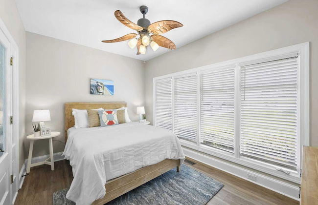 Water, Water Everywhere by Avantstay Pool + Dock - Foto 16