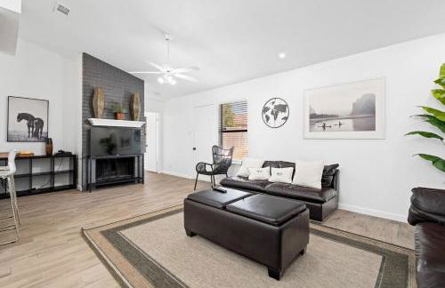 Spacious Family Home in Round Rock w Private Yard - Photo 35