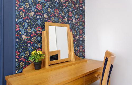 Blue Sparrow 4 bed House off road PARKING Pet friendly - Foto 31