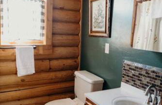 Beautiful Alaskan Log Cabin on Wooded Lot - Foto 12