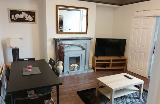 South Shield's Hidden Gem Garnet 3 Bedroom Apartme - Photo 12