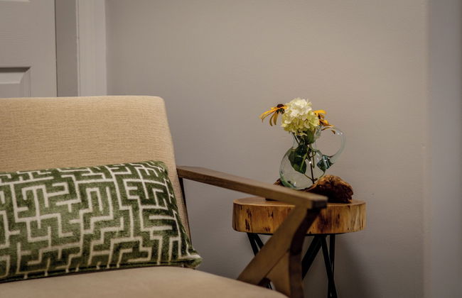 Rayleigh River Retreat - Garden Oasis - Photo 2