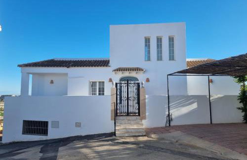 villa piscina y vistas espectaculares a la montana , gran terraza y aire acondicionado - Foto 2