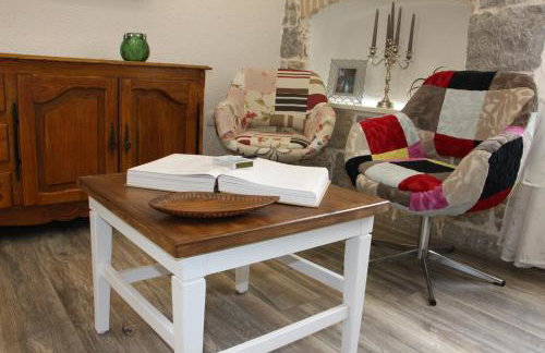 Old school apartment - Photo 15