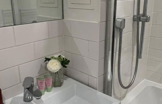 Modern 1 Bed Flat Near Station and City - Foto 14