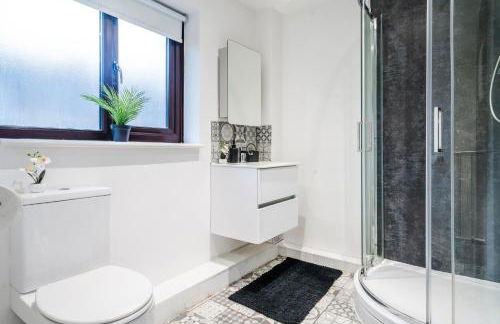 Great Location 2 Bedroom House in Nottingham, Private Garden, Fast Wi-Fi and Free Parking - Photo 26