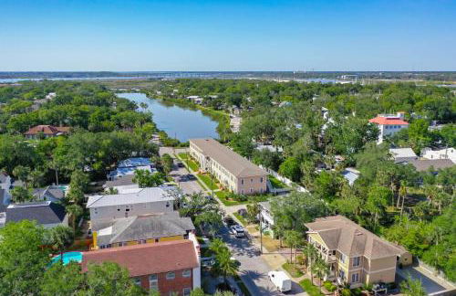 Cozy Quiet St Augustine Private Condo - 2bed, 1 bath, Sleeps 6, Steps to Historic St Augustine Center & All Tourist Attractions, Restaurants, Cafes, Backyard, Porch - Foto 43