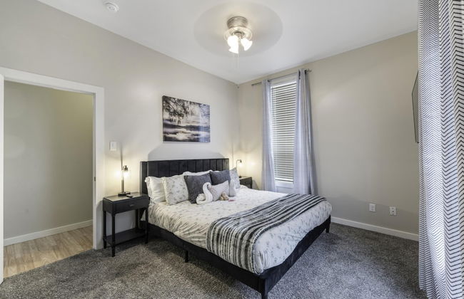 Stockyards- 4min Pet Friendly 3BR Luxe Gem - Foto 22