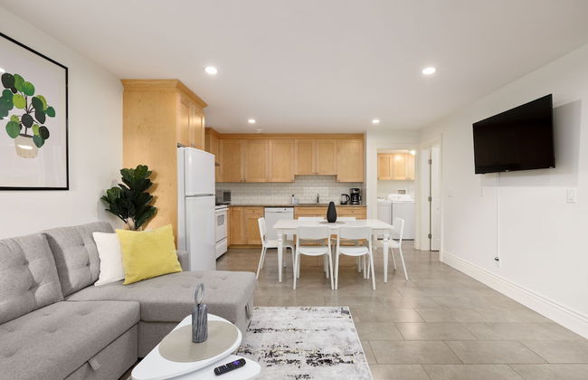 Cozy 2BR BSMT Suite Near Grouse Mt. and Edgemont. - Photo 24