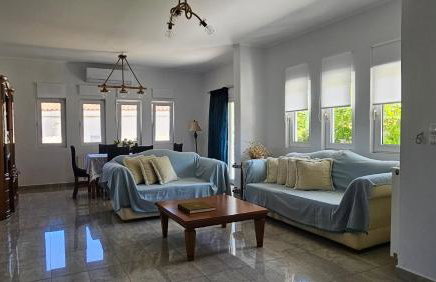 Grace and Harmony of Ancient Corinth - Foto 25