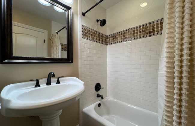 Fantastic 6 bedroom, 4.5 bath home (4 master Suites), pool home - Foto 21