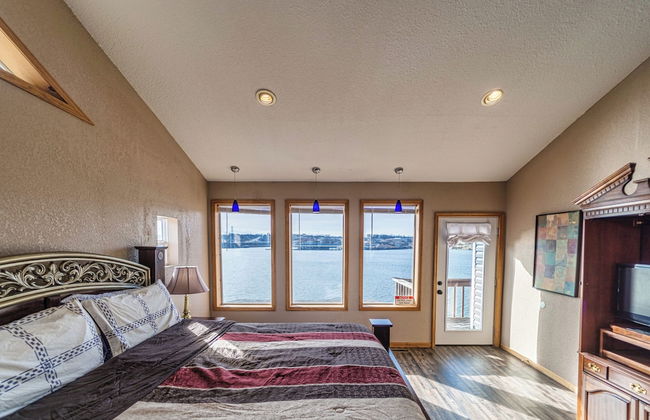 Redbud Retreat Amenity-filled Waterfront Home! - Photo 3