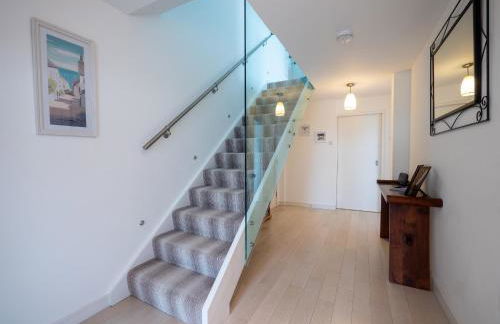 Spacious Coastal Retreat with Sea Views - Foto 65