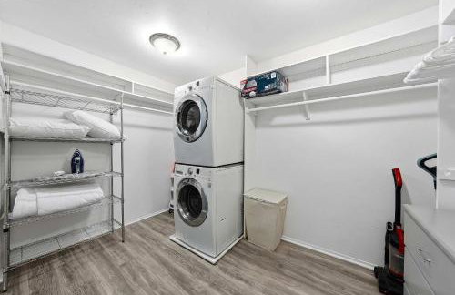 4BR Family Retreat with Hot Tub Games & Fire Pit - Foto 53