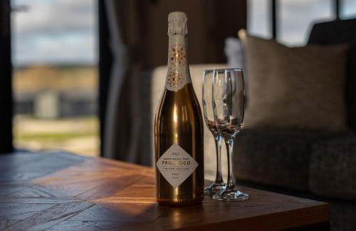 Hiraeth - Luxury Lodge with Hot Tub, Close to Beach - Photo 10