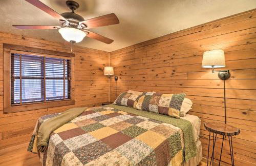 Charming Cabin with Hot Tub, Fire Pit and Views! - Foto 18