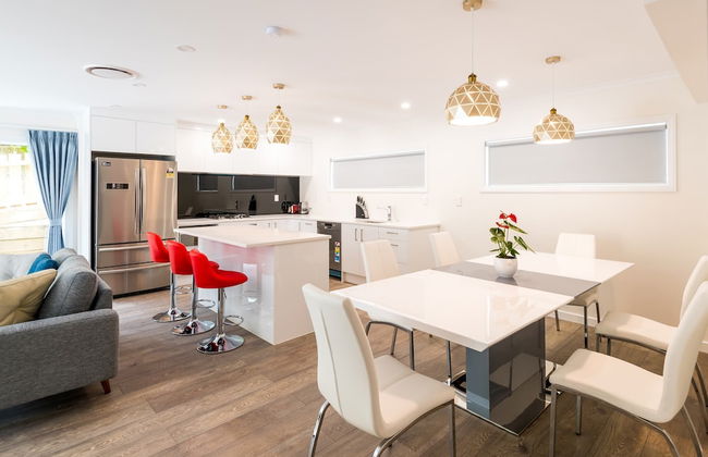 Brand New 5BR home with view of the sea - Photo 13