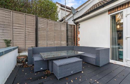 Large 4 Bedroom House Bricket Wood, Van & Car Parking, Sleeps 8 - Foto 21