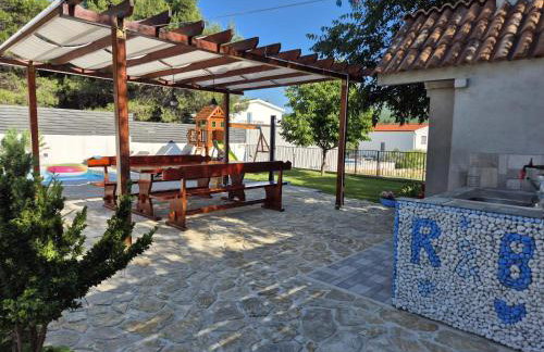 Family friendly house with a swimming pool Vrpolje, Sibenik - 24345 - Photo 12