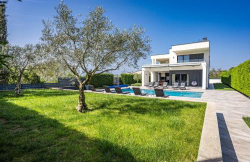 Villa Ula in Pula with heated pool, sauna & private tennis court - Photo 54