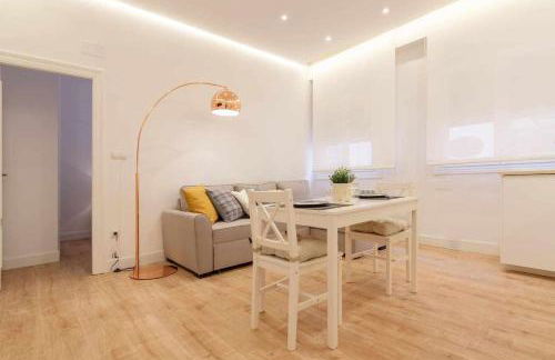 Apto Reformado con encanto by URBANHOSTS - Foto 4