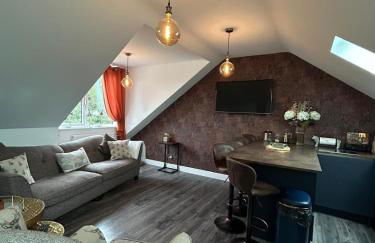 Cannons Loft Central Buxton, Duplex loft 3 bedroom Set over 3 floors stairs no lift sleeps 5 - Photo 15