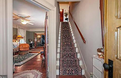 Historic Main Street Getaway - Foto 18