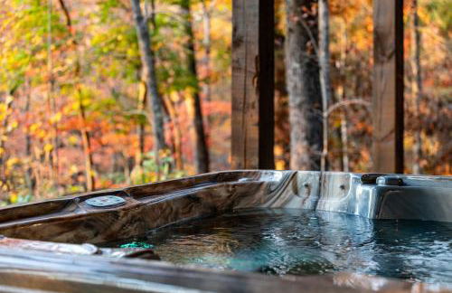Chardonnay Chalet - Luxe Modern Chalet - Hot Tub, Wi-Fi, Fire Pit, Game Room, Amazing Deck - 15 min to Blue Ridge - Foto 3