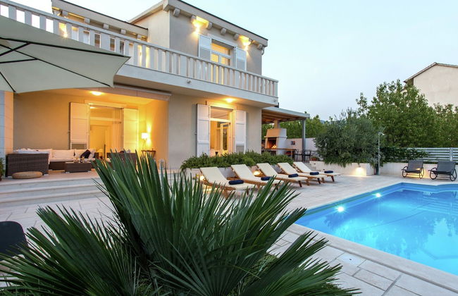 Villa in Kastel Novi Near Beach - Foto 37