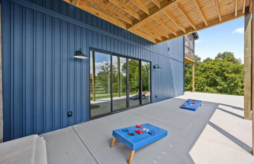 NEW Spacious Clarkson Getaway w Games & Yard - Foto 40