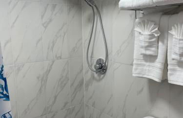 Contemporary Ocean View Suite - Heart of Waikiki! - Foto 14