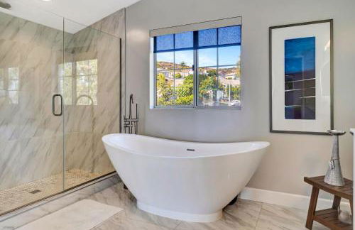 Stunning Hilltop 5BR With View And Hot Tub! - Foto 45