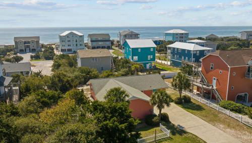 Colorful Emerald Isle Home Just Steps to Beach! - Foto 2