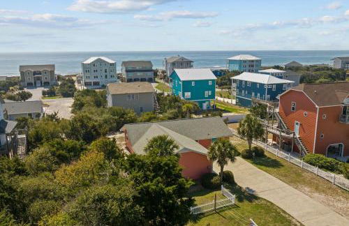 Colorful Emerald Isle Home Just Steps to Beach! - Foto 2