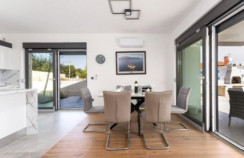 Villa Rosemary -semi-detached villa with a pool and a panoramic view, close to a sandy beach - by TRAVELER tourist agency Krk - Foto 26