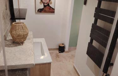 Suite romantique avec jacuzzi privatif - Photo 6