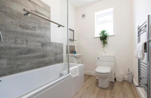 2-Bed House•Free Parking•WiFi•Long Stays Welcome - Photo 24